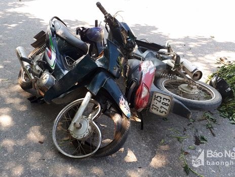 Tai nạn tại vòng xuyến 3 người nhập viện