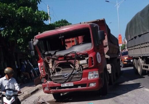 Tai nạn liên hoàn, quốc lộ 1A tắc hàng chục cây số