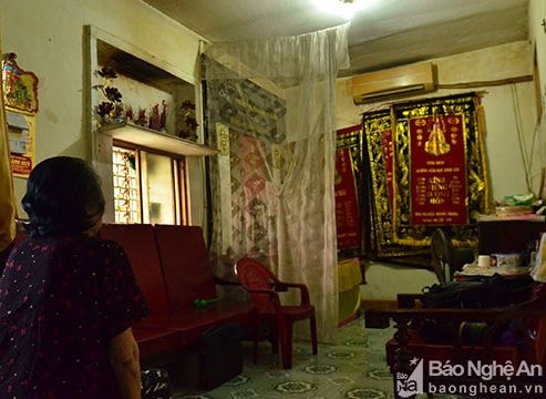 Éo le gia đình ung thư: Mẹ già vừa để tang con vừa nằm chờ chết