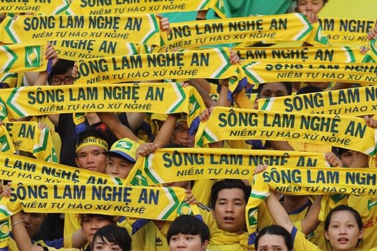 Sông Lam Nghệ An: Góc nhìn từ khán đài