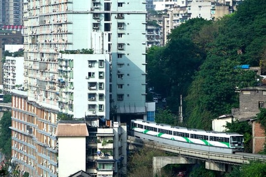 Phố cổ Hà Nội vào top 5 nơi có đường sắt kỳ quặc nhất