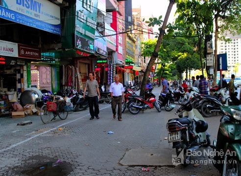 Vỉa hè Vinh: vừa giải tỏa đã tái chiếm