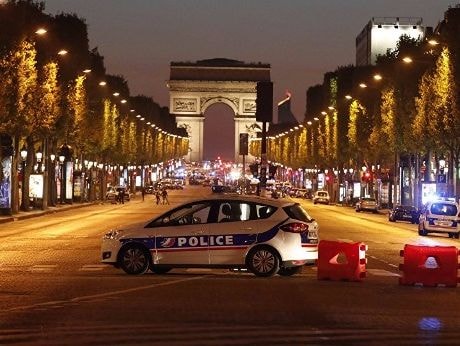 Thế giới chia buồn với Pháp