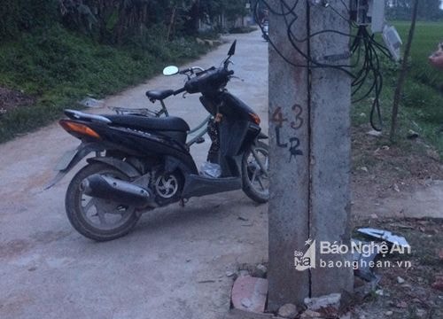 Lao vào cột điện, người đàn ông tử vong