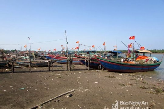 Lạch Vạn bồi lắng, ngư dân gặp khó