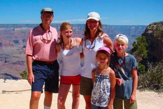 Thấy gì từ việc Bill Gates cấm con dùng điện thoại cho tới khi 14 tuổi?