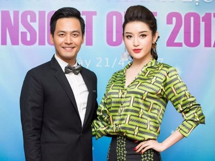 Huyền My mặc thanh lịch đi chấm thi nhan sắc cùng MC Phan Anh