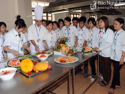 Gần 500 sinh viên Trường Du lịch - Thương mại Nghệ An được doanh nghiệp tiếp nhận trước mùa du lịch