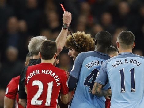 Fellaini nhận thẻ đỏ, Man Utd cầm hòa Man City