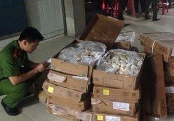 Gần 700kg cánh, đùi gà, mực bốc mùi hôi thối 'suýt' vào quán nhậu