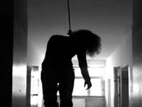 Người phụ nữ mang bầu 5 tháng chết trong tư thế treo cổ