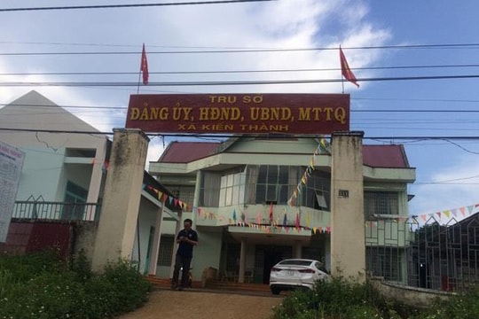 Thêm dấu 'sắc' vào bằng cấp 3, chủ tịch xã bị đề nghị kỷ luật