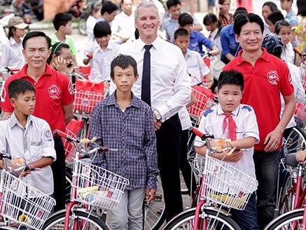 Từ cậu bé nghèo trở thành 'thuyền trưởng' của AIA Nghệ An