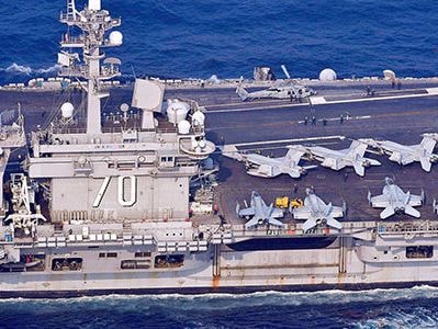 Tàu sân bay Mỹ Carl Vinson tiến vào vùng biển gần Triều Tiên