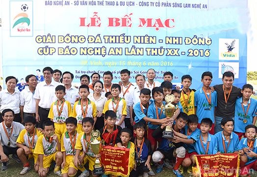 Giải bóng đá TN-NĐ Cúp Báo Nghệ An: Thúc đẩy phong trào xã hội hóa thể thao