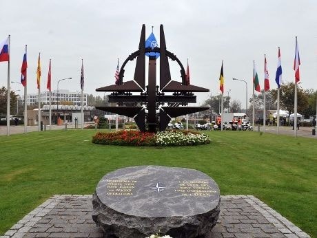 Mỹ buộc các nước NATO phải đóng góp phần mình cho quốc phòng