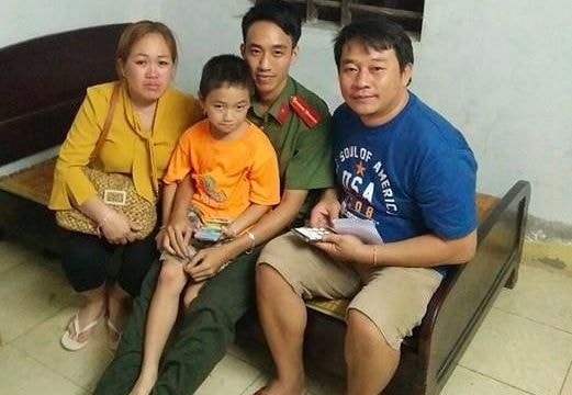 Công an TX Cửa Lò giúp cháu bé người Lào đi lạc tìm được người thân ngay trong đêm