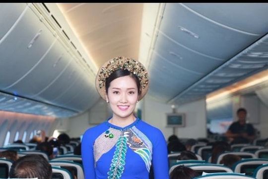 Tiếp viên Vietnam Airlines trình diễn áo dài ở độ cao 10.000 mét