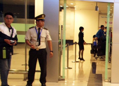 Phát hiện roi điện trong hành lý khách đi máy bay