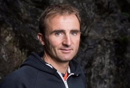 Nhà leo núi nổi tiếng Ueli Steck tử nạn ngay gần Everest