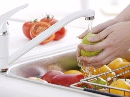 8 thói quen hại sức khỏe hầu hết mọi người đều mắc