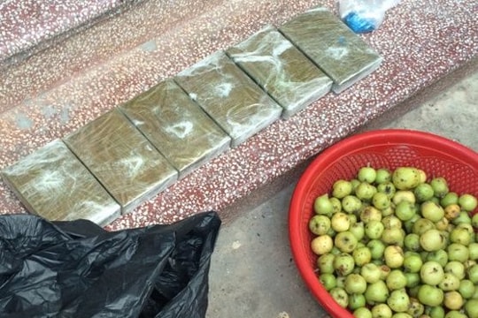 Thạc sĩ chế bình xăng hai đáy cất giấu heroin