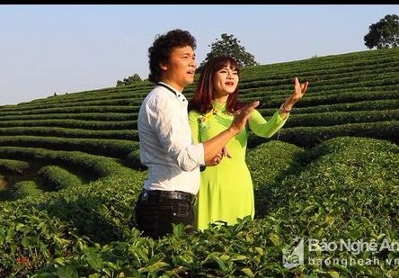 Ca sỹ Tuấn Vỹ tung MV hát cùng fan trên đảo chè Nghệ An