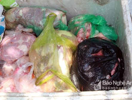 Gần 120 kg nội tạng động vật không rõ nguồn gốc trên xe khách