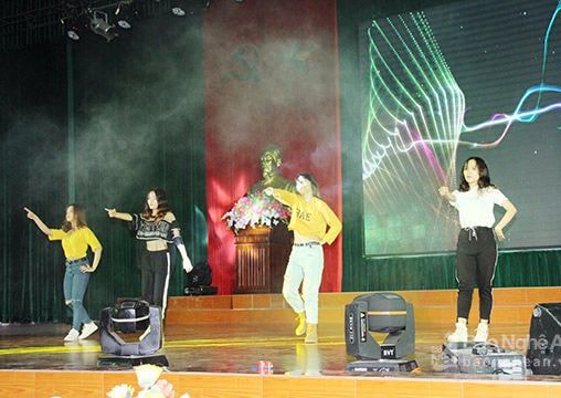 Giao lưu văn nghệ chào mừng Đại hội Đoàn trường Đại học Vinh