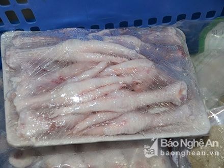 Nghệ An: Nhiều nhà hàng vẫn tích trữ lượng lớn chân, cánh gà không rõ nguồn gốc