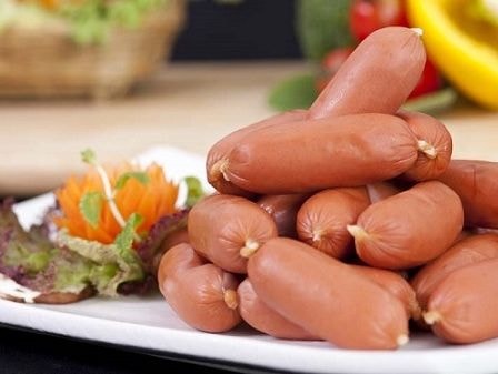 Những tiết lộ đáng sợ về tác hại của xúc xích với sức khỏe