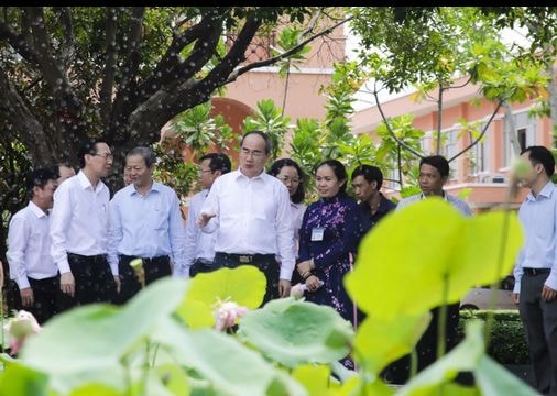 Tân Bí thư TP. Hồ Chí Minh Nguyễn Thiện Nhân thăm Bến Nhà Rồng