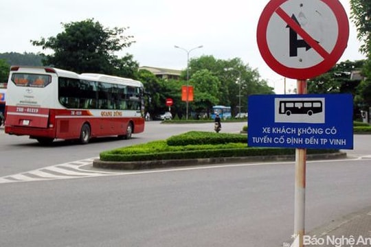 Phát hiện xe trái tuyến vào TP Vinh: Công an kêu khó, chủ bến xe nói dễ