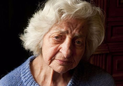 Nói chuyện một mình giúp ngăn ngừa bệnh Alzheimer