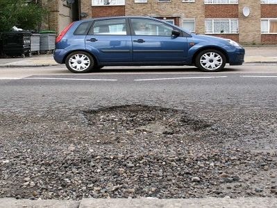 Hà Lan sáng tạo nhựa đường tự vá lành ổ gà