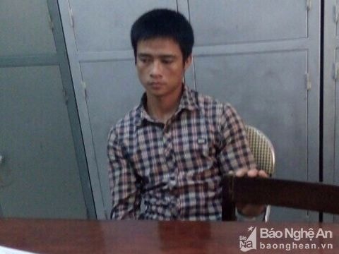 Kiểm tra xe ô tô bên đường, phát hiện 6 con chó bị trộm