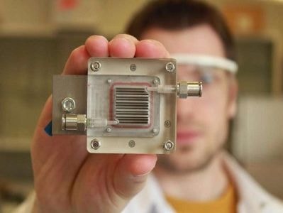 Thiết bị lọc không khí ô nhiễm và thải ra năng lượng sạch