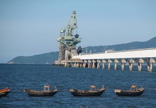 Nghệ An đề nghị Thanh Hoá cùng xử lý vụ đổ thải gần bờ biển giáp ranh hai tỉnh