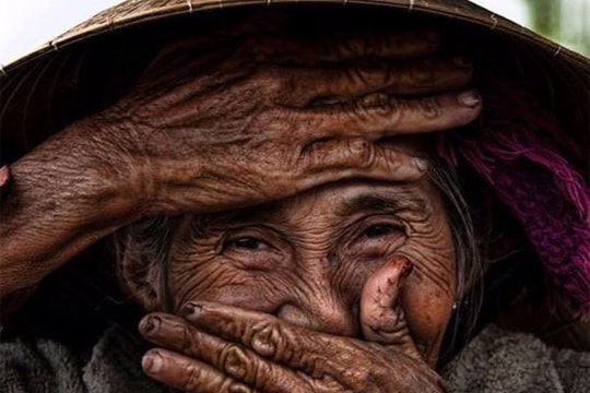 Xúc động những bức ảnh về nụ cười của Mẹ