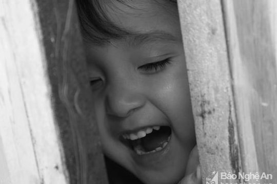 Những lam lũ trong khuôn hình về trẻ thơ