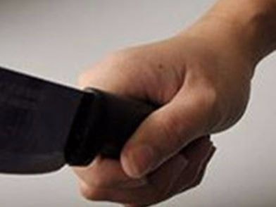 Tranh giành chở bệnh nhân, con trai cán bộ y tế đâm chém người