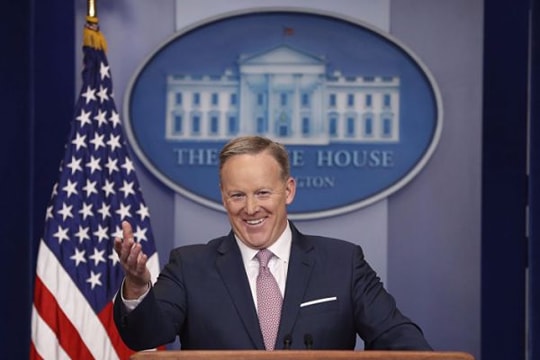 Thêm quan chức Nhà Trắng có nguy cơ bị sa thải