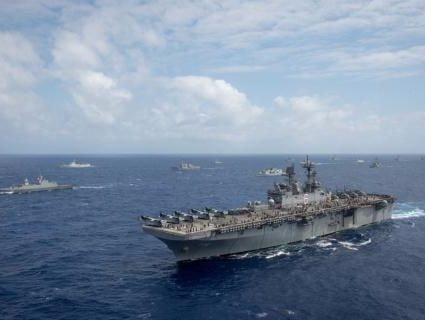 Hải quân Mỹ bắn trăm viên đạn không hạ nổi tàu nhỏ