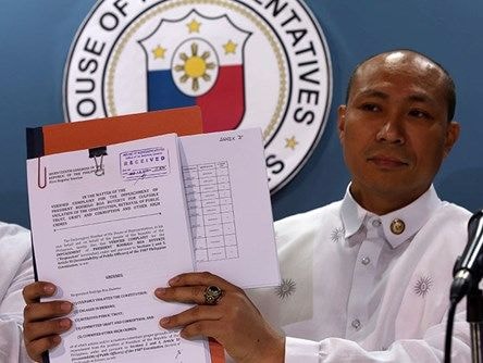 Yêu cầu luận tội Tổng thống Duterte "chết yểu"