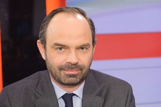 Tổng thống Pháp chỉ định người ngoài đảng làm Thủ tướng