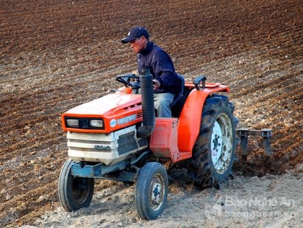 Địa phương ở Nghệ An khép kín sản xuất trên đồng bằng máy nông nghiệp