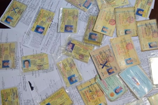 Cảnh sát phát hiện hàng chục tài xế sử dụng bằng lái giả