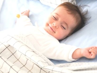 6 lưu ý khi cho trẻ sơ sinh nằm điều hòa