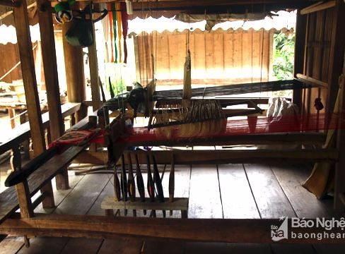 Kỳ lạ tục kiêng kỵ trong nghề dệt thổ cẩm ở Kỳ Sơn