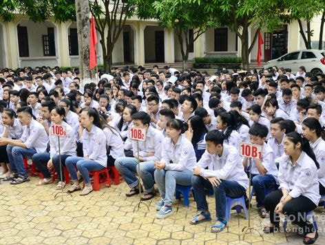 Tổ chức Đoàn cảnh báo hệ lụy của 'sống ảo', 'câu like' cho giới trẻ